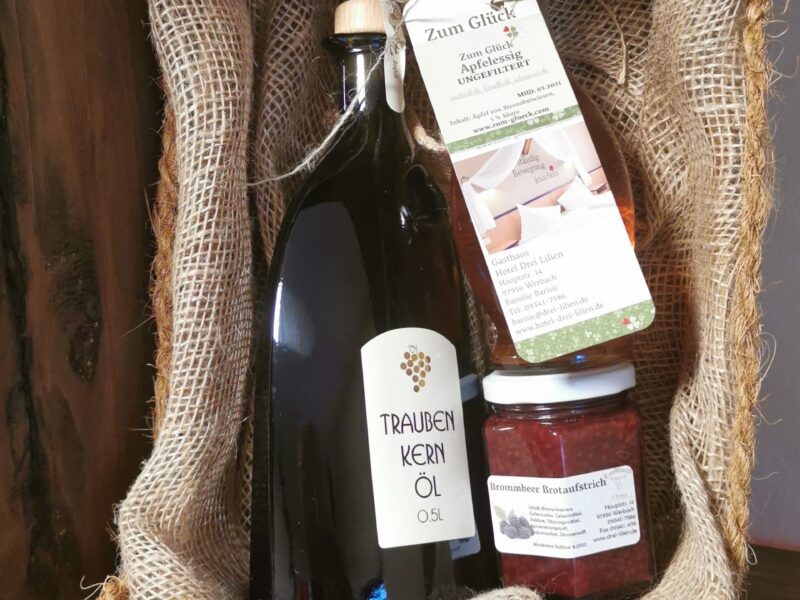 Geschenkkorb Traubenkernöl und Brotaufstrich